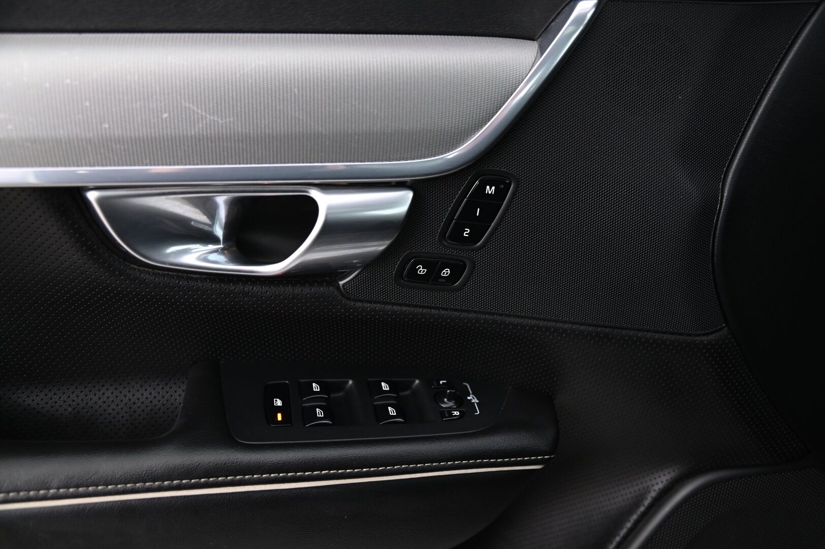 Volvo S90 2018 D4 AWD R-Design aut *Muistipenkki / ACC / BLIS / Vetokoukku / Webasto / Lasikattoluukku* - *Seuraava katsastus 4/26 / 2x Hyvät renkaat ja alumiinivanteet*