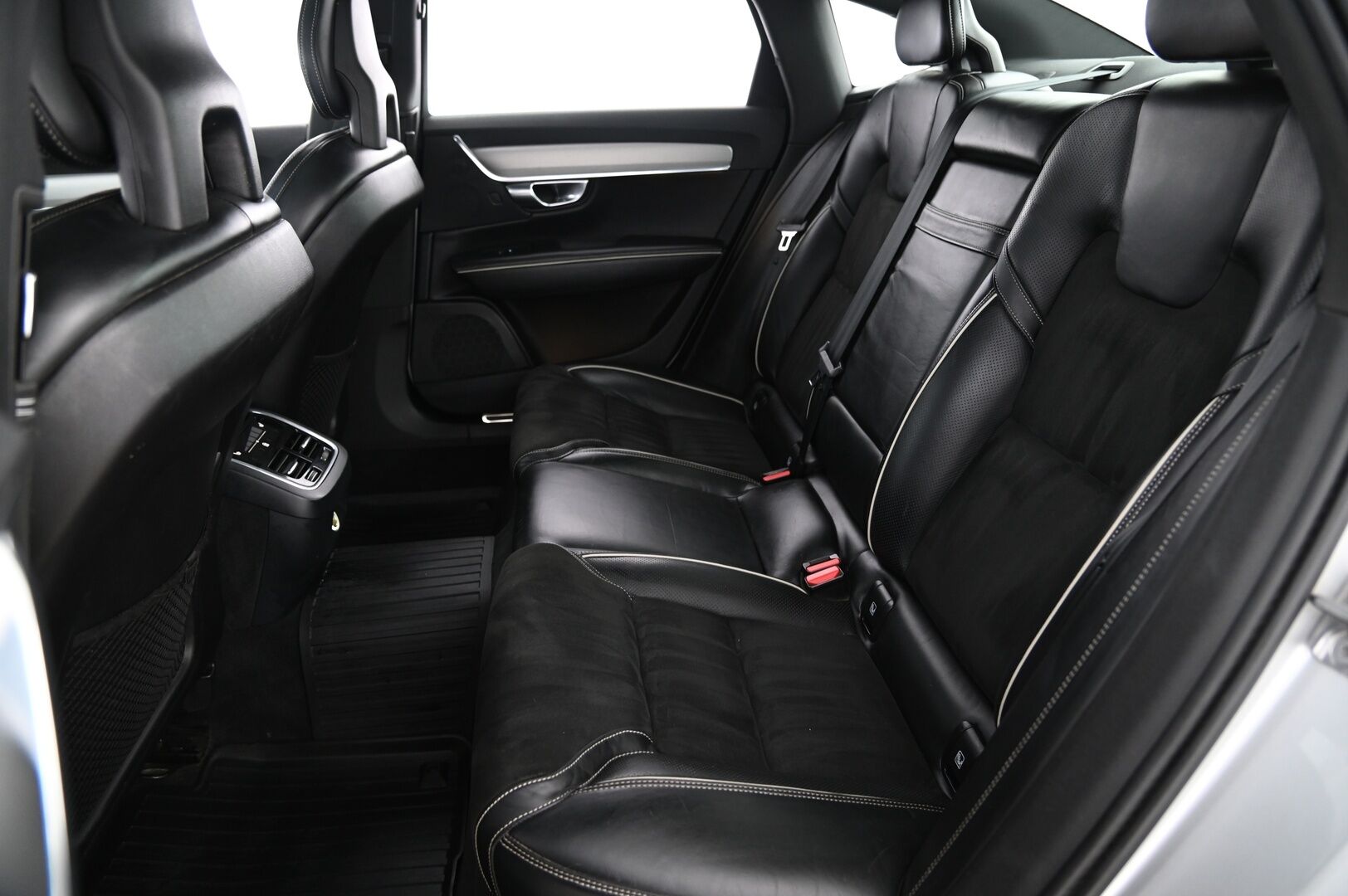 Volvo S90 2018 D4 AWD R-Design aut *Muistipenkki / ACC / BLIS / Vetokoukku / Webasto / Lasikattoluukku* - *Seuraava katsastus 4/26 / 2x Hyvät renkaat ja alumiinivanteet*