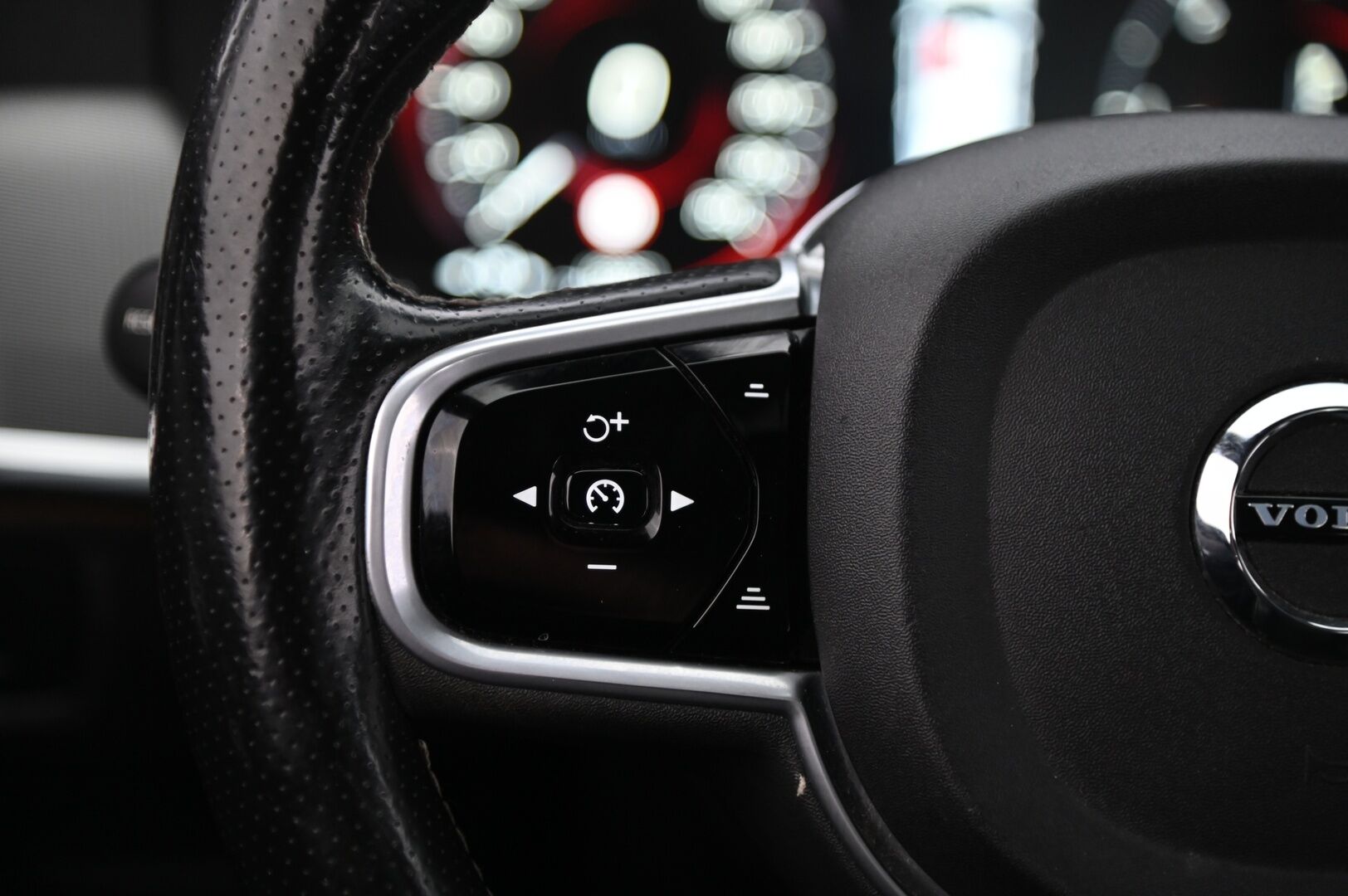 Volvo S90 2018 D4 AWD R-Design aut *Muistipenkki / ACC / BLIS / Vetokoukku / Webasto / Lasikattoluukku* - *Seuraava katsastus 4/26 / 2x Hyvät renkaat ja alumiinivanteet*