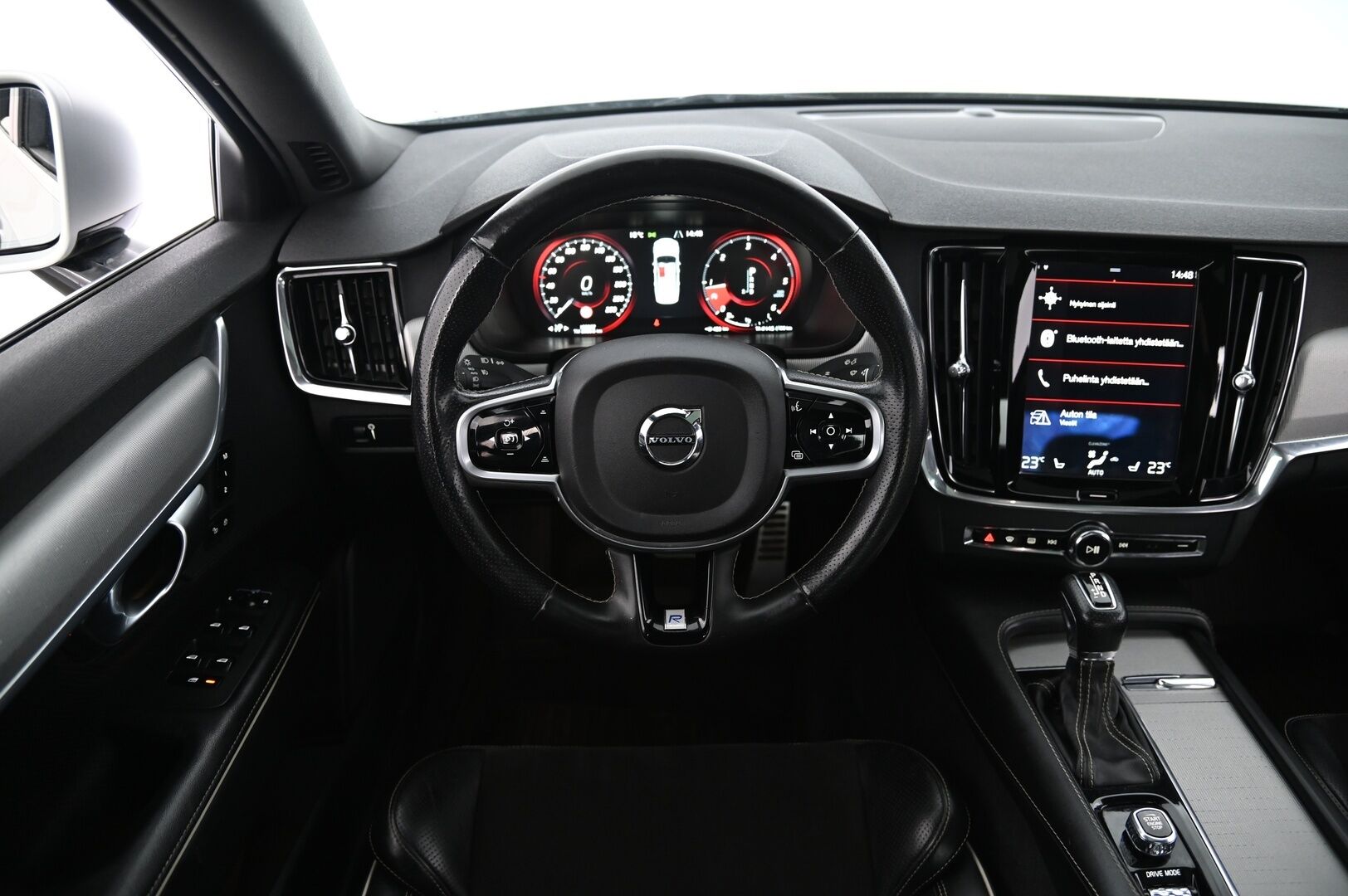 Volvo S90 2018 D4 AWD R-Design aut *Muistipenkki / ACC / BLIS / Vetokoukku / Webasto / Lasikattoluukku* - *Seuraava katsastus 4/26 / 2x Hyvät renkaat ja alumiinivanteet*