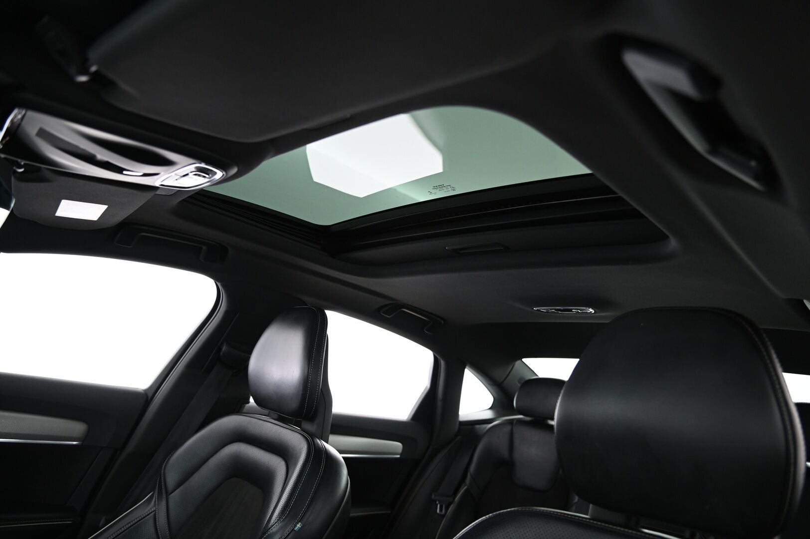 Volvo S90 2018 D4 AWD R-Design aut *Muistipenkki / ACC / BLIS / Vetokoukku / Webasto / Lasikattoluukku* - *Seuraava katsastus 4/26 / 2x Hyvät renkaat ja alumiinivanteet*