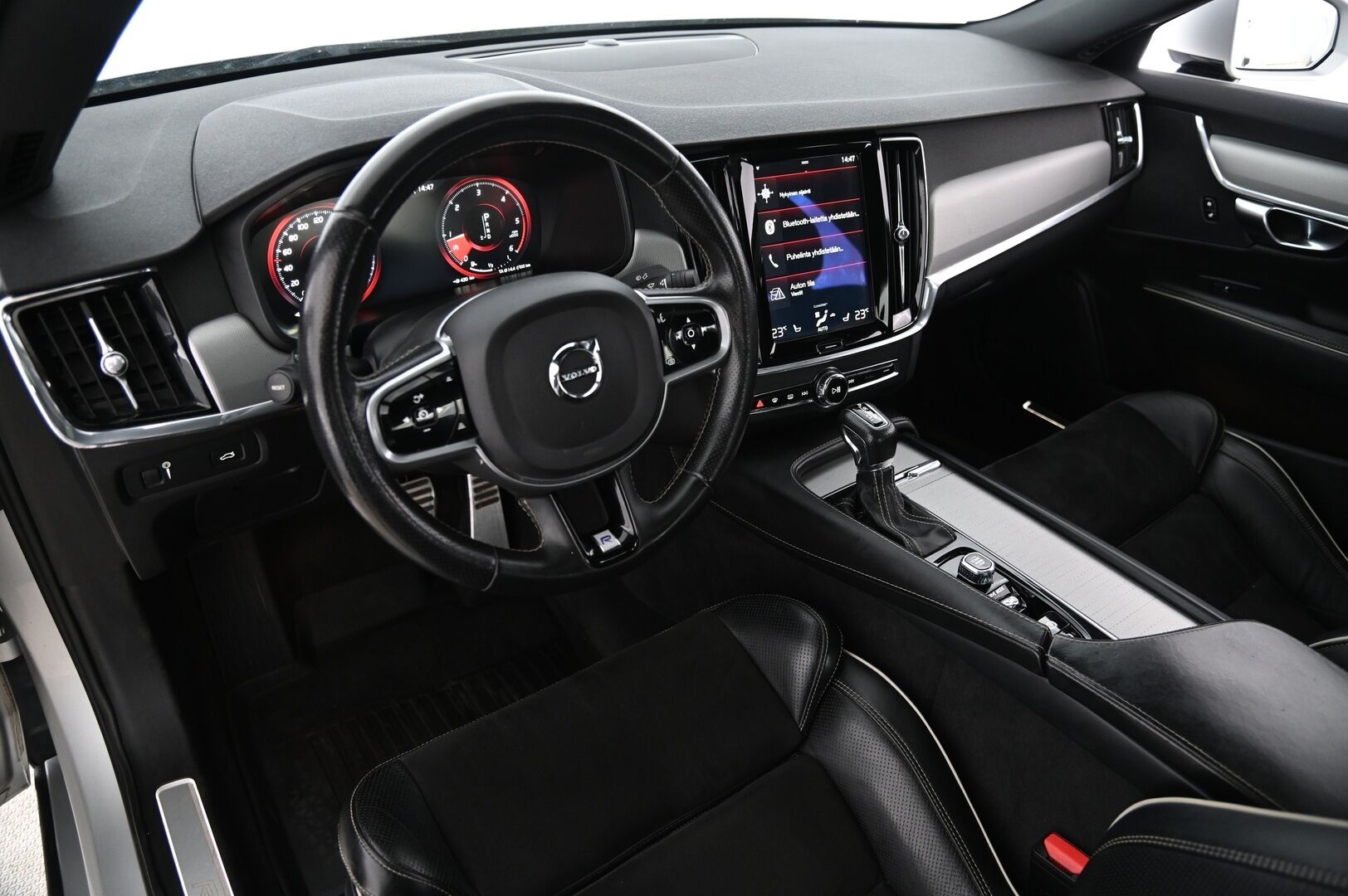 Volvo S90 2018 D4 AWD R-Design aut *Muistipenkki / ACC / BLIS / Vetokoukku / Webasto / Lasikattoluukku* - *Seuraava katsastus 4/26 / 2x Hyvät renkaat ja alumiinivanteet*