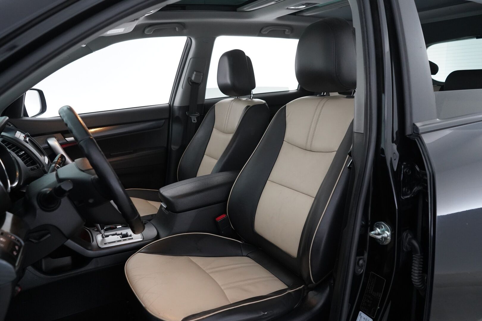 Kia Sorento 2012 2,2 CRDi AWD EX A/T 5P *Panorama / Lohko / Vakkari / Koukku / Kamera / Nahat* - Kahdet Kian alumiinivanteet / Juuri huollettu