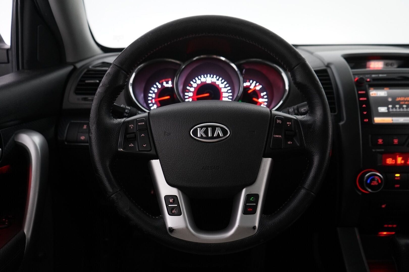 Kia Sorento 2012 2,2 CRDi AWD EX A/T 5P *Panorama / Lohko / Vakkari / Koukku / Kamera / Nahat* - Kahdet Kian alumiinivanteet / Juuri huollettu