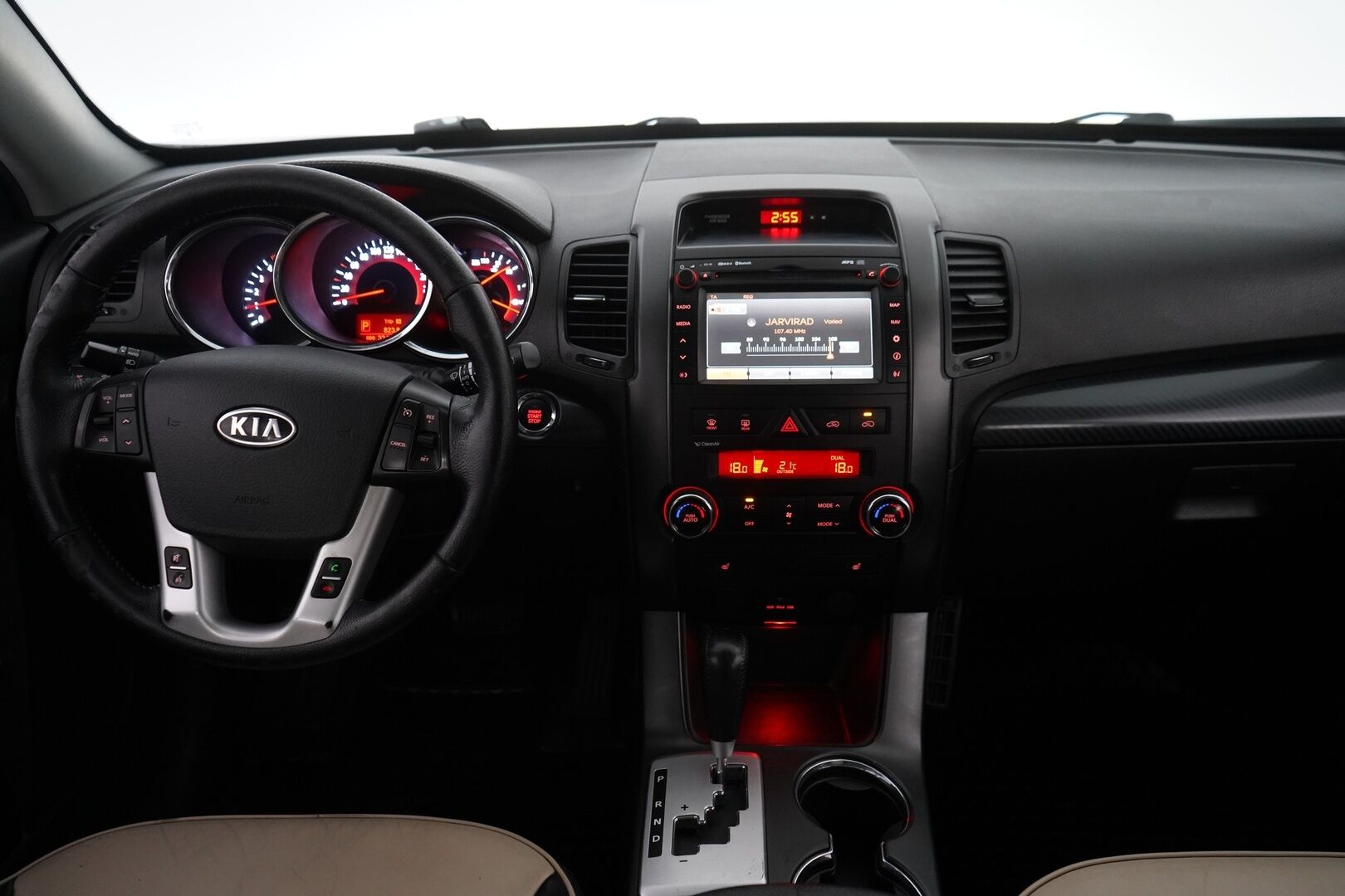 Kia Sorento 2012 2,2 CRDi AWD EX A/T 5P *Panorama / Lohko / Vakkari / Koukku / Kamera / Nahat* - Kahdet Kian alumiinivanteet / Juuri huollettu