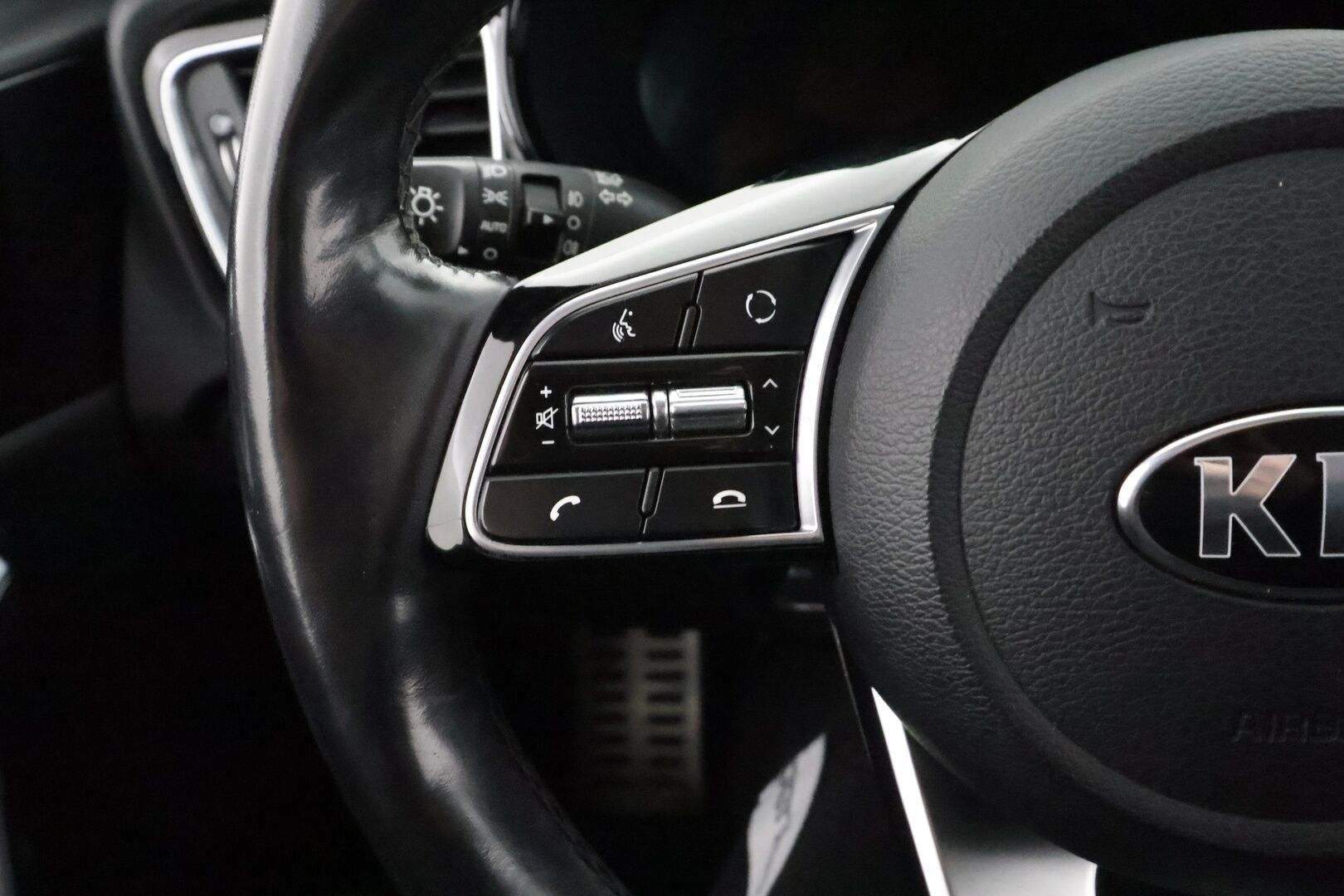 Kia XCeed 2020 1,6 T-GDI ISG 204hv Business Premium DCT AT - | ACC | JBL | Puolinahat | LFA | BSM | LED | Keyless | P.kamera | Lämm. ratti | Lämm. tuulilasi | Sähk. takaluukku | Apple & Android | Navi | 