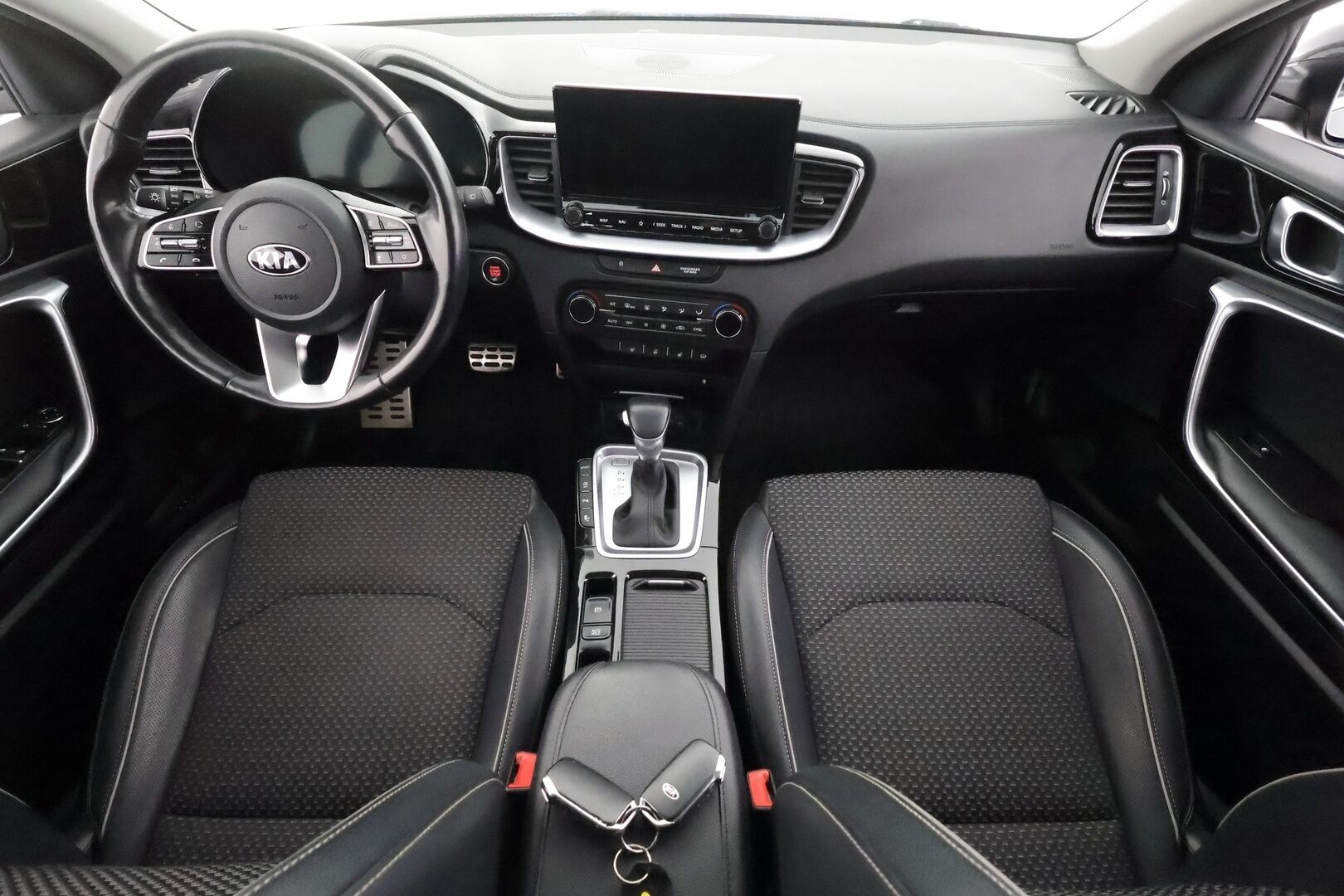 Kia XCeed 2020 1,6 T-GDI ISG 204hv Business Premium DCT AT - | ACC | JBL | Puolinahat | LFA | BSM | LED | Keyless | P.kamera | Lämm. ratti | Lämm. tuulilasi | Sähk. takaluukku | Apple & Android | Navi | 