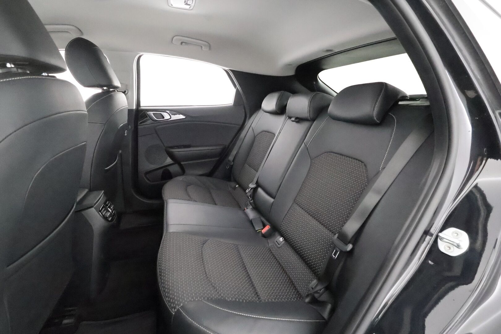 Kia XCeed 2020 1,6 T-GDI ISG 204hv Business Premium DCT AT - | ACC | JBL | Puolinahat | LFA | BSM | LED | Keyless | P.kamera | Lämm. ratti | Lämm. tuulilasi | Sähk. takaluukku | Apple & Android | Navi | 