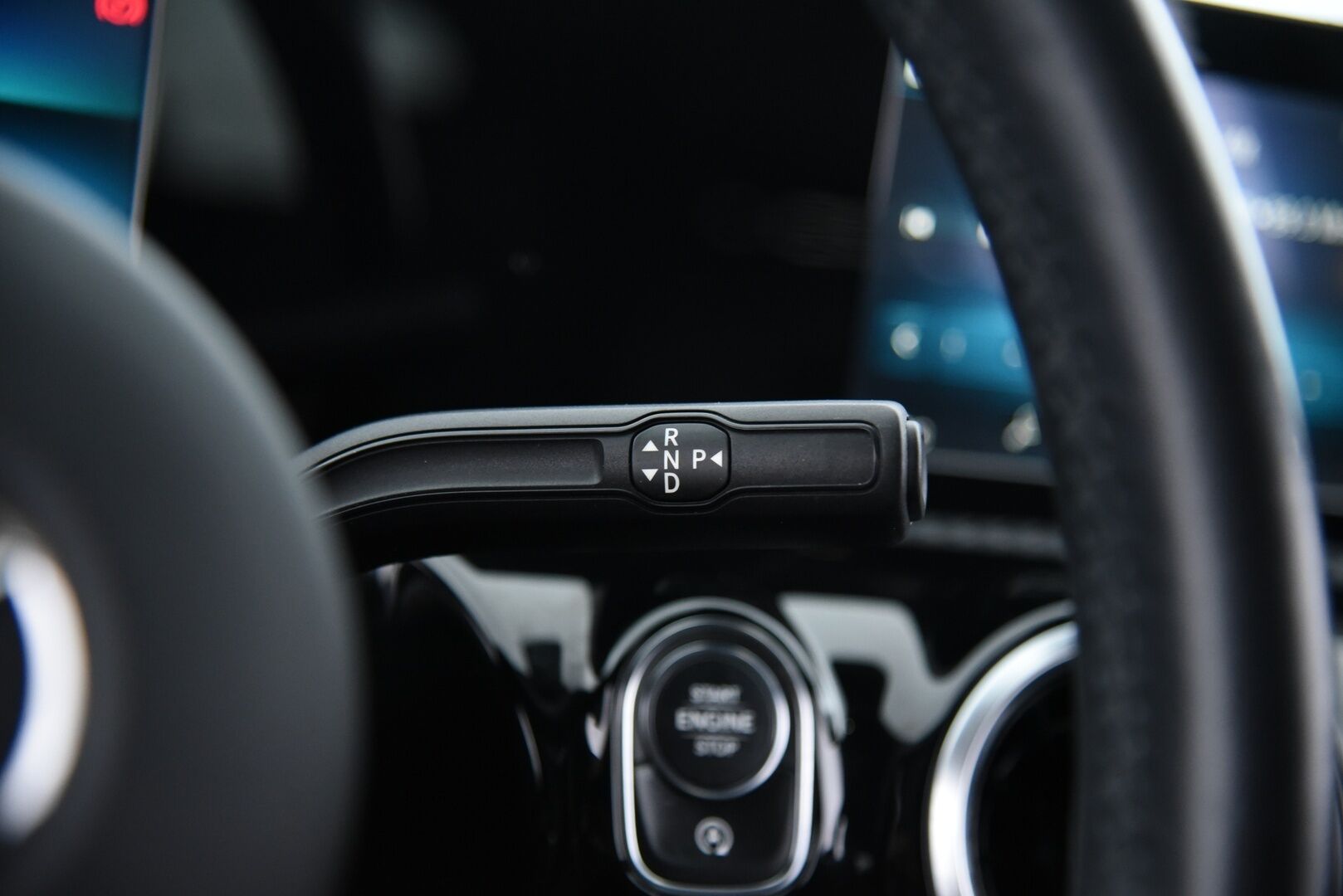 Mercedes-Benz A 2020 180 A Business Style / Suomi-Auto / P-kamera / Vetokoukku / LED - 2x Mercedes vanteet / Vakkari 
