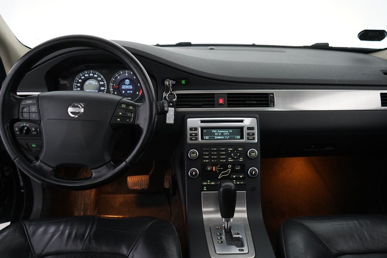 Volvo V70 2008 2.4D Summum aut *YritysOutlet - Myydään vain yrityksille* - Kahdet hyvät renkaat / Hyvät huollot / Kattoikkuna / Nahkasisusta