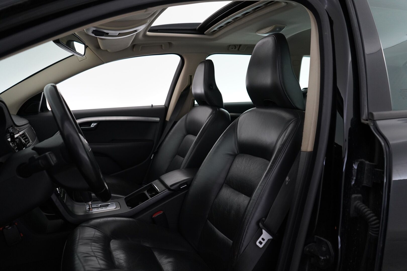 Volvo V70 2008 2.4D Summum aut *YritysOutlet - Myydään vain yrityksille* - Kahdet hyvät renkaat / Hyvät huollot / Kattoikkuna / Nahkasisusta