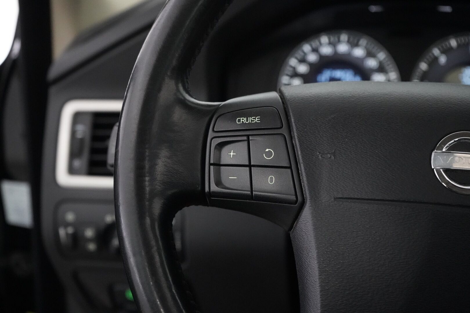 Volvo V70 2008 2.4D Summum aut *YritysOutlet - Myydään vain yrityksille* - Kahdet hyvät renkaat / Hyvät huollot / Kattoikkuna / Nahkasisusta