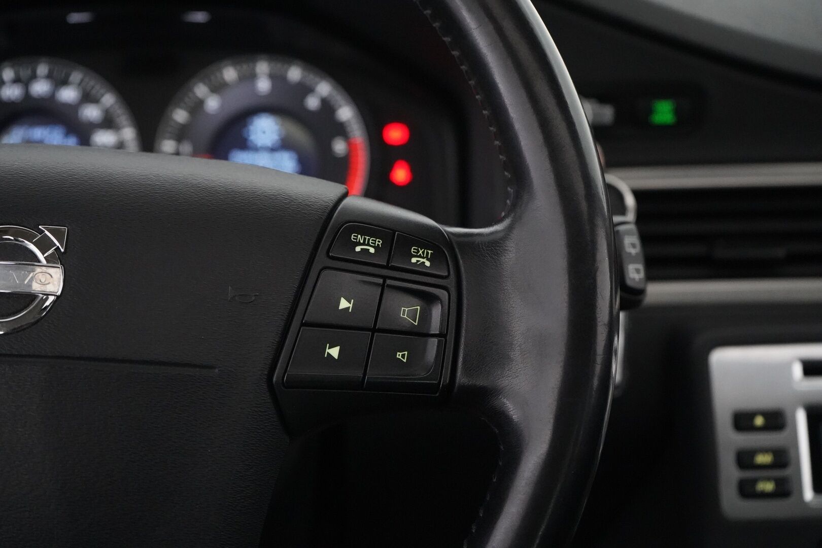 Volvo V70 2008 2.4D Summum aut *YritysOutlet - Myydään vain yrityksille* - Kahdet hyvät renkaat / Hyvät huollot / Kattoikkuna / Nahkasisusta