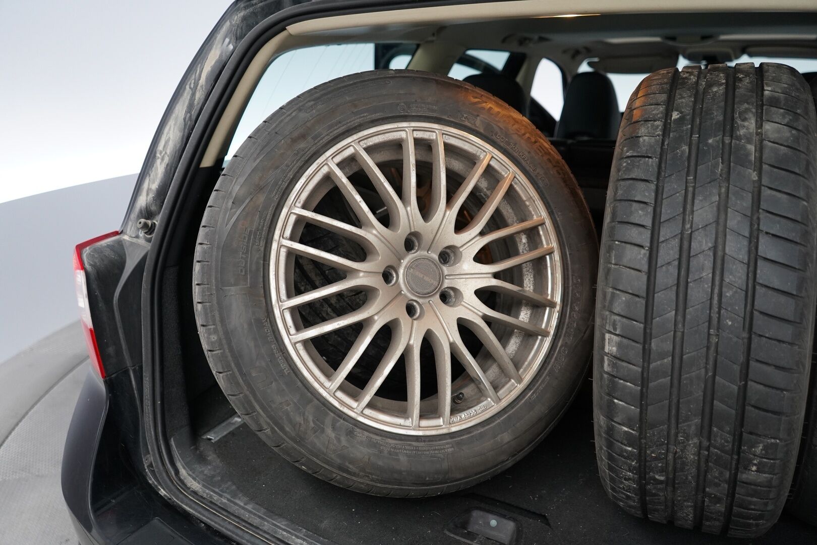 Volvo V70 2008 2.4D Summum aut *YritysOutlet - Myydään vain yrityksille* - Kahdet hyvät renkaat / Hyvät huollot / Kattoikkuna / Nahkasisusta