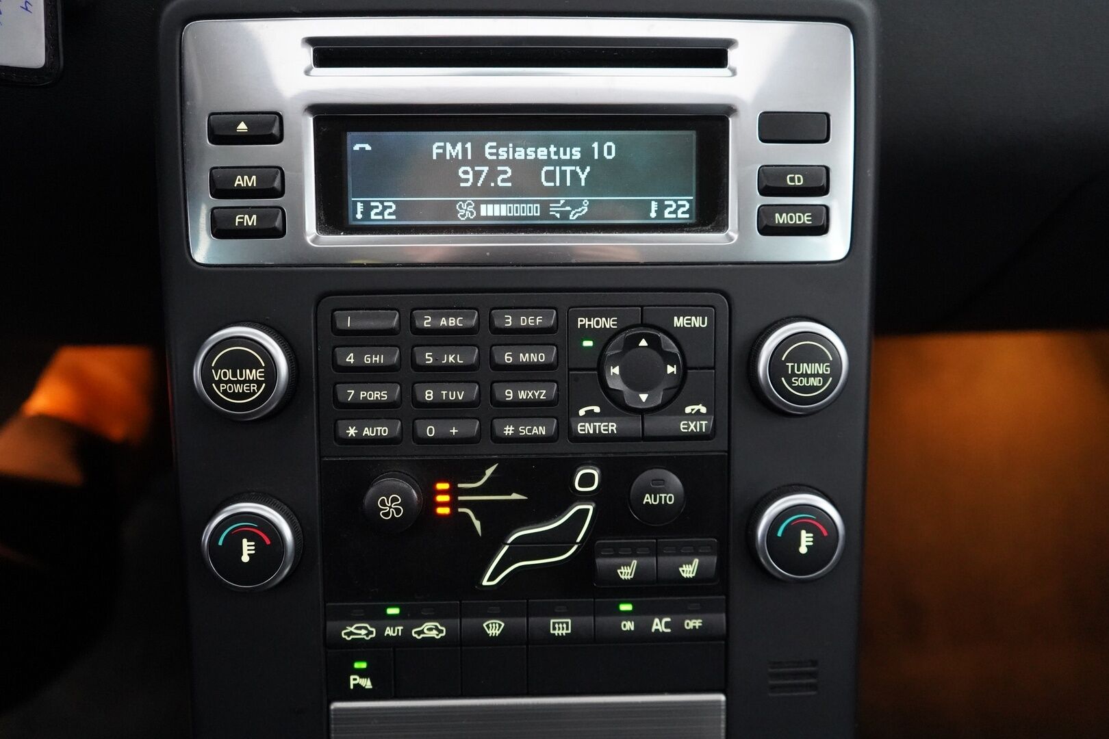 Volvo V70 2008 2.4D Summum aut *YritysOutlet - Myydään vain yrityksille* - Kahdet hyvät renkaat / Hyvät huollot / Kattoikkuna / Nahkasisusta