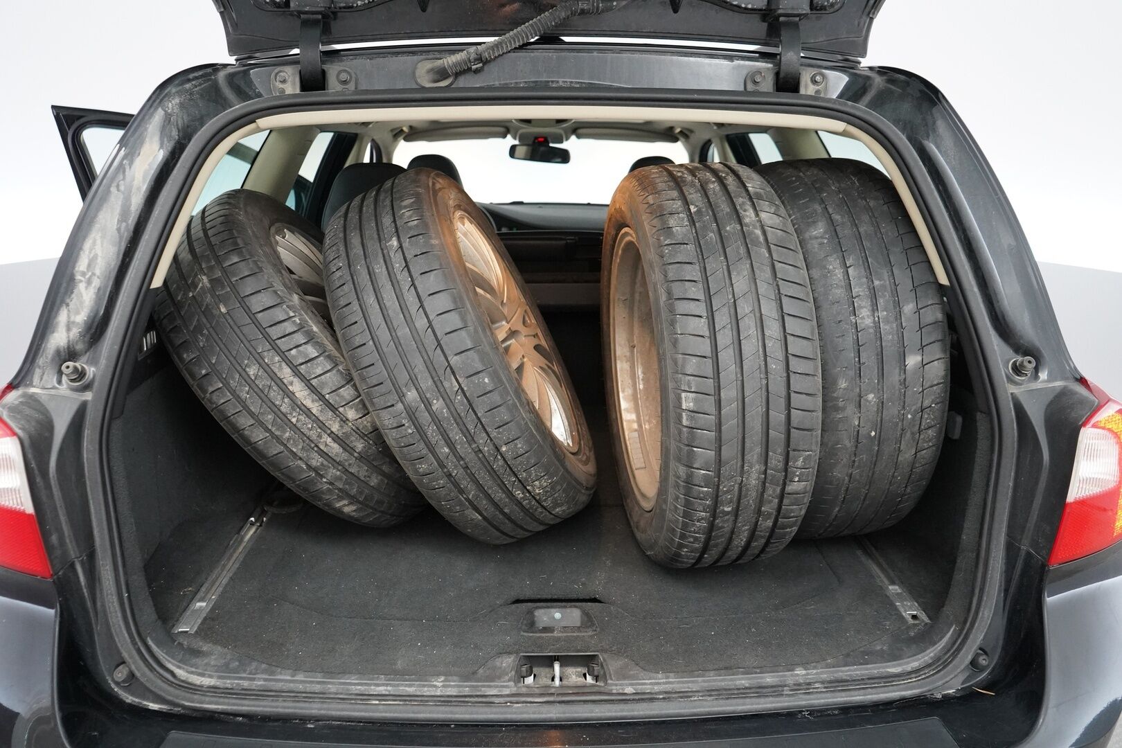 Volvo V70 2008 2.4D Summum aut *YritysOutlet - Myydään vain yrityksille* - Kahdet hyvät renkaat / Hyvät huollot / Kattoikkuna / Nahkasisusta