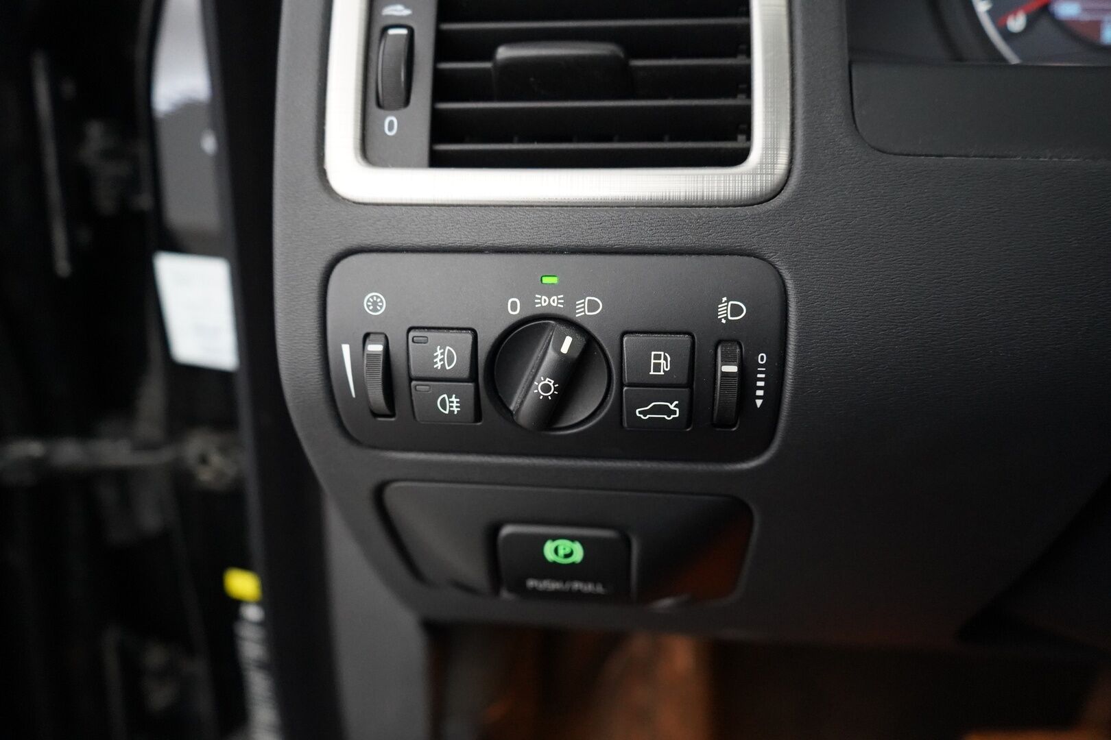 Volvo V70 2008 2.4D Summum aut *YritysOutlet - Myydään vain yrityksille* - Kahdet hyvät renkaat / Hyvät huollot / Kattoikkuna / Nahkasisusta