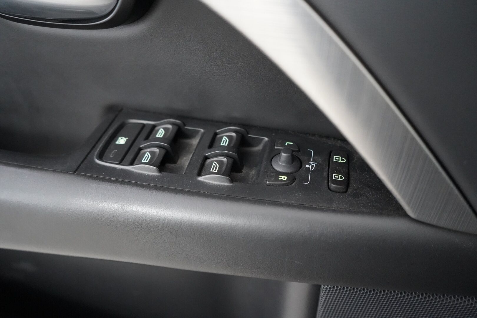 Volvo V70 2008 2.4D Summum aut *YritysOutlet - Myydään vain yrityksille* - Kahdet hyvät renkaat / Hyvät huollot / Kattoikkuna / Nahkasisusta