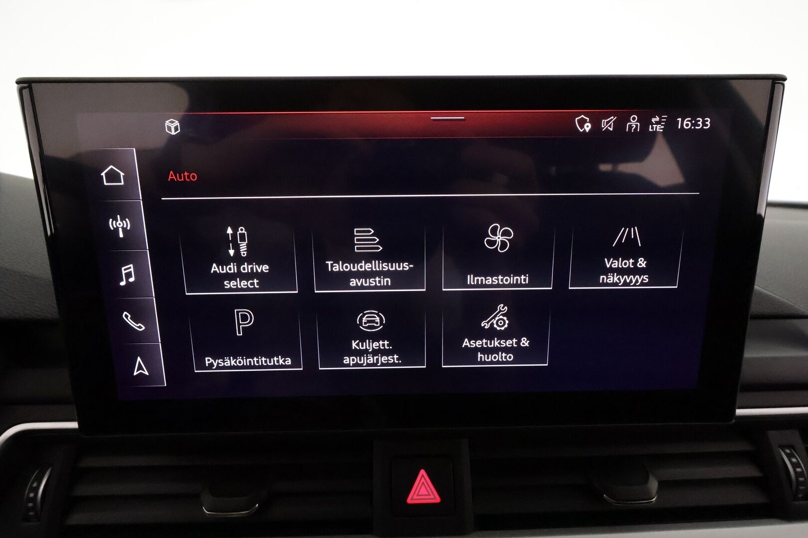 Audi A4 2020 Avant Business Advanced Comfort Edition 30 TDI 100 kW S tronic **Webasto / Matrix / Koukku / P.kamera / Digimittaristo** - Suomi-auto / Kahdet renkaat aluvanteilla