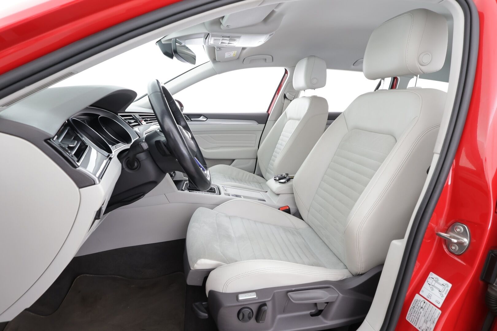 Volkswagen Passat 2020 Variant GTE Plug-In Hybrid 160kW DSG * ACC / Webasto / Matrix-LED / P.kamera / Navi / Kaistavahti / Keyless * - 1-om Suomi-auto / 2x Latauskaapelit / Kahdet renkaat