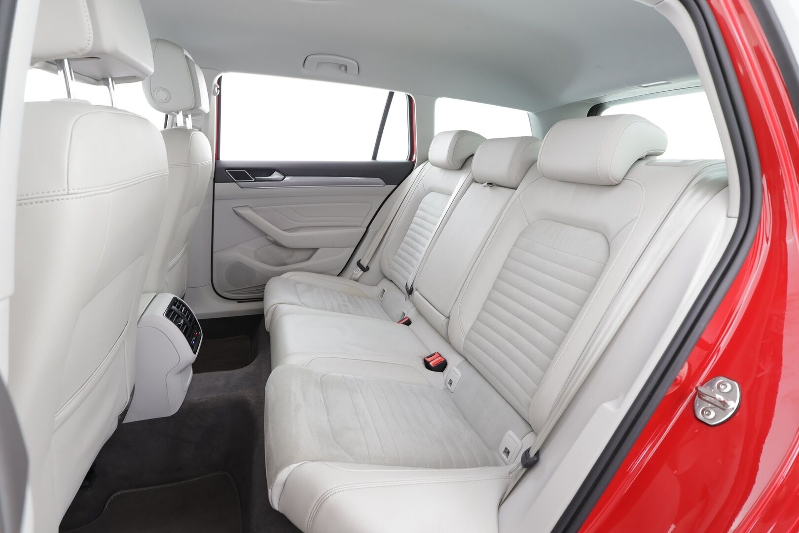 Volkswagen Passat 2020 Variant GTE Plug-In Hybrid 160kW DSG * ACC / Webasto / Matrix-LED / P.kamera / Navi / Kaistavahti / Keyless * - 1-om Suomi-auto / 2x Latauskaapelit / Kahdet renkaat