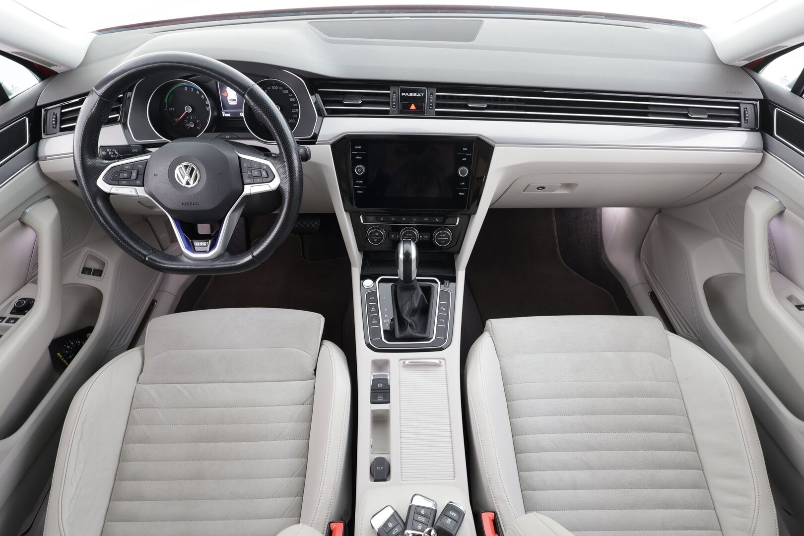 Volkswagen Passat 2020 Variant GTE Plug-In Hybrid 160kW DSG * ACC / Webasto / Matrix-LED / P.kamera / Navi / Kaistavahti / Keyless * - 1-om Suomi-auto / 2x Latauskaapelit / Kahdet renkaat