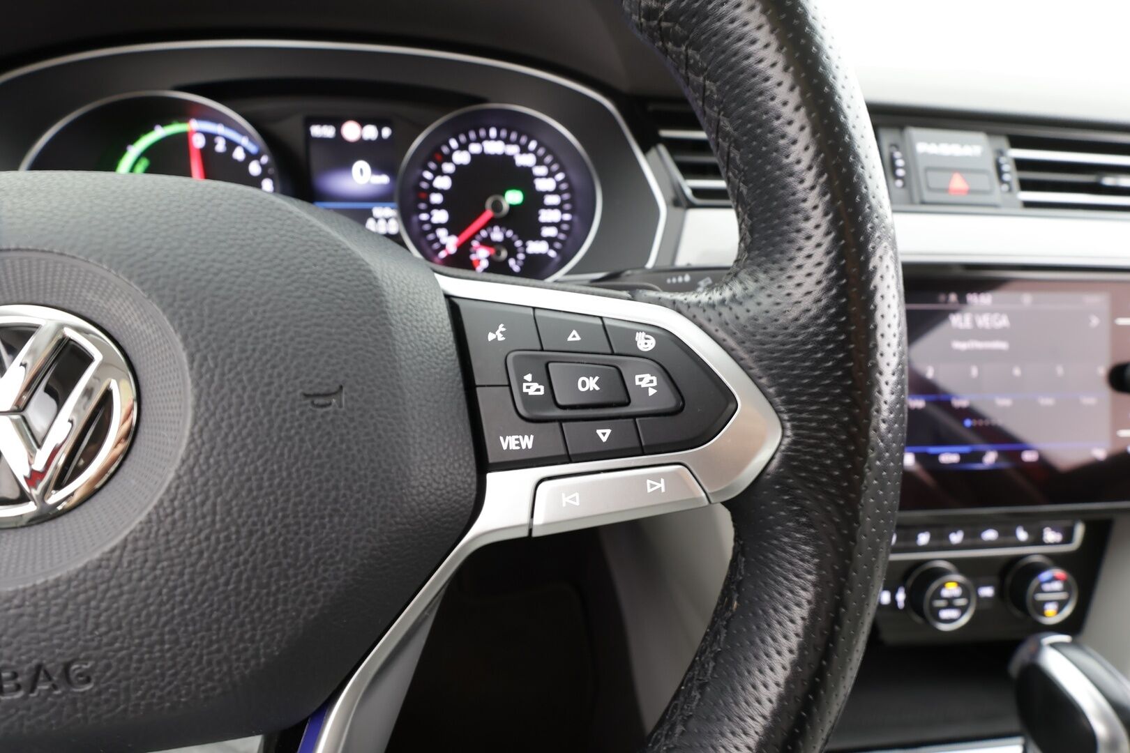 Volkswagen Passat 2020 Variant GTE Plug-In Hybrid 160kW DSG * ACC / Webasto / Matrix-LED / P.kamera / Navi / Kaistavahti / Keyless * - 1-om Suomi-auto / 2x Latauskaapelit / Kahdet renkaat