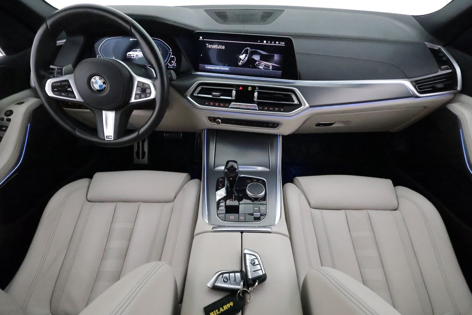 BMW X5 2020 G05 xDrive45e A M-Sport **Adapt.vakkari / Ilma-alusta / Adapt.LED / Muistipenkki / Digimittaristo / Vaaleat nahat** - 3,99 % KORKOTARJOUS TÄHÄN AUTOON 16.9. ASTI! - Akku kuntotarkastettu / Suomi-auto / Kahdet renkaat aluvanteilla