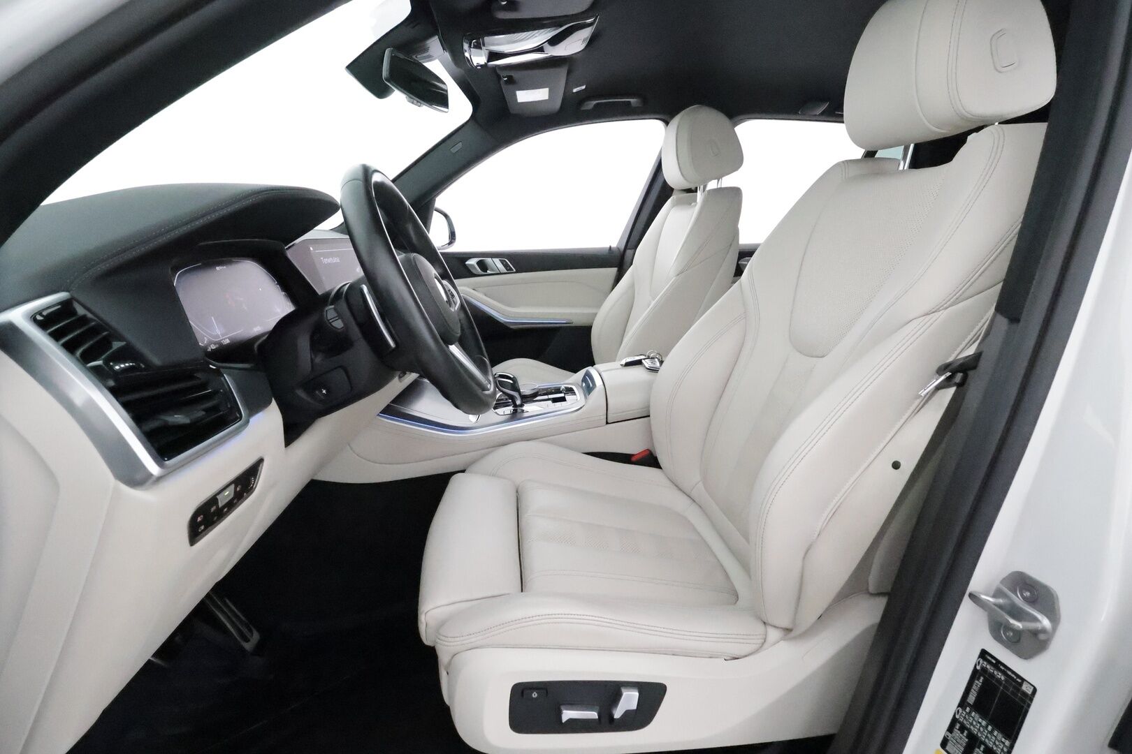 BMW X5 2020 G05 xDrive45e A M-Sport **Adapt.vakkari / Ilma-alusta / Adapt.LED / Muistipenkki / Digimittaristo / Vaaleat nahat** - 3,99 % KORKOTARJOUS TÄHÄN AUTOON 16.9. ASTI! - Akku kuntotarkastettu / Suomi-auto / Kahdet renkaat aluvanteilla