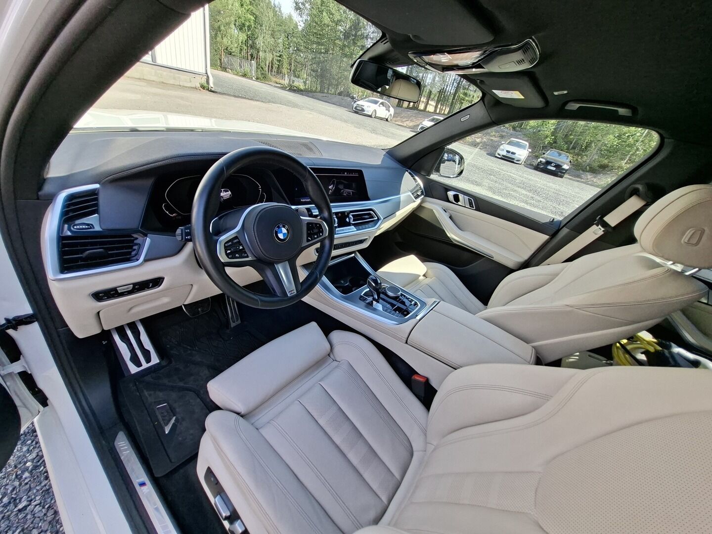 BMW X5 2020 G05 xDrive45e A M-Sport **Adapt.vakkari / Ilma-alusta / Adapt.LED / Muistipenkki / Digimittaristo / Vaaleat nahat** - 3,99 % KORKOTARJOUS TÄHÄN AUTOON - Akku kuntotarkastettu / Suomi-auto / Kahdet renkaat aluvanteilla