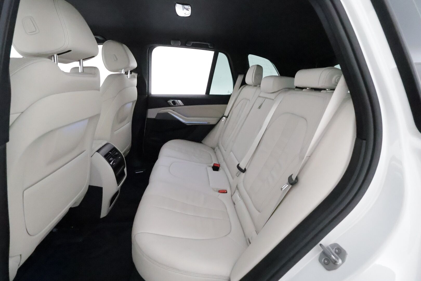 BMW X5 2020 G05 xDrive45e A M-Sport **Adapt.vakkari / Ilma-alusta / Adapt.LED / Muistipenkki / Digimittaristo / Vaaleat nahat** - 3,99 % KORKOTARJOUS TÄHÄN AUTOON 16.9. ASTI! - Akku kuntotarkastettu / Suomi-auto / Kahdet renkaat aluvanteilla
