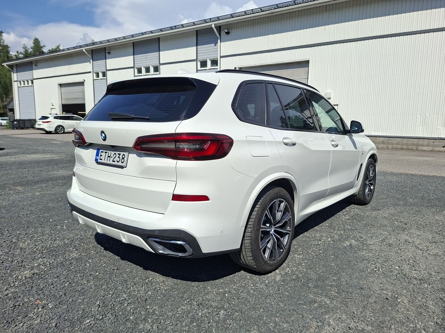 BMW X5 2020 G05 xDrive45e A M-Sport **Adapt.vakkari / Ilma-alusta / Adapt.LED / Muistipenkki / Digimittaristo / Vaaleat nahat** - 3,99 % KORKOTARJOUS TÄHÄN AUTOON - Akku kuntotarkastettu / Suomi-auto / Kahdet renkaat aluvanteilla