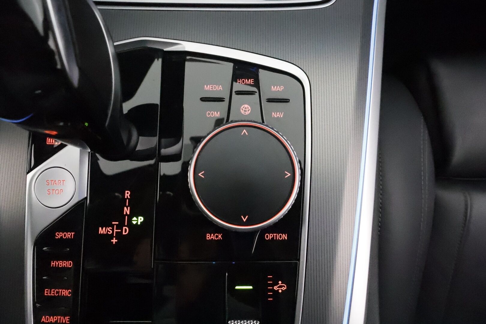 BMW X5 2020 G05 xDrive45e A M-Sport **Adapt.vakkari / HUD / Ilma-alusta / Adapt.LED / Comfort Access / Muistipenkit** - 3,99 % KORKOTARJOUS TÄHÄN AUTOON 31.8. ASTI! - Suomi-auto / Merkkihuollettu / Digimittaristo / Navi / Koukku / Nelipyöräohjaus / Hifit / 360.kamera / Display Key 
