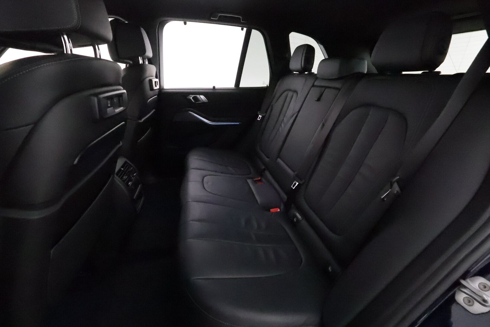 BMW X5 2020 G05 xDrive45e A M-Sport **Adapt.vakkari / HUD / Nelipyöräohjaus / Koukku / 360 Kamera / HiFi / Comfort istuimet** - Super varusteilla / Suomi-auto / Merkkihuollettu / Digimittaristo / Navi / Comfort Access / Ilma-alusta / Adapt.LED / Display Key 