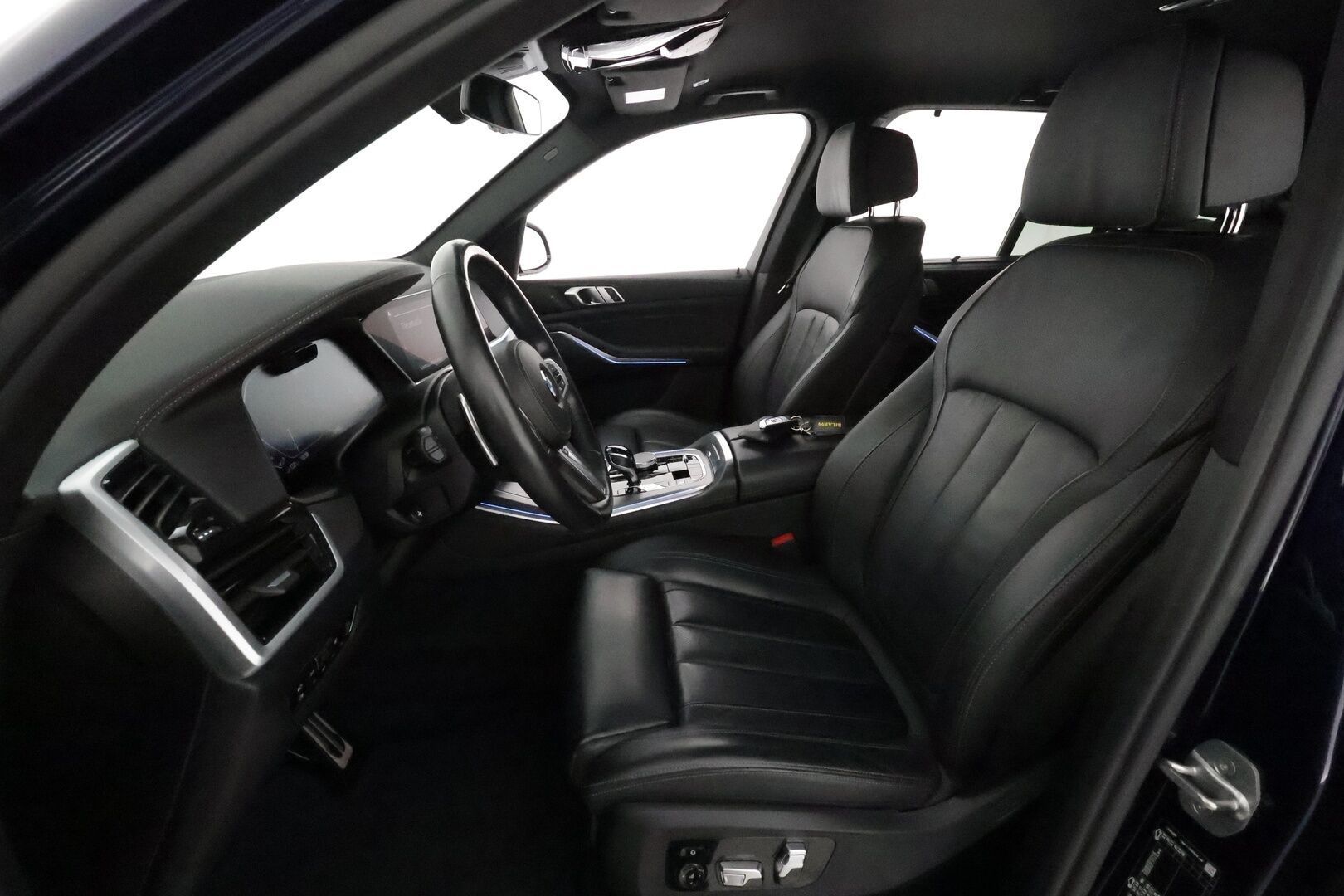 BMW X5 2020 G05 xDrive45e A M-Sport **Adapt.vakkari / HUD / Nelipyöräohjaus / Koukku / 360 Kamera / HiFi / Comfort istuimet** - Super varusteilla / Suomi-auto / Merkkihuollettu / Digimittaristo / Navi / Comfort Access / Ilma-alusta / Adapt.LED / Display Key 