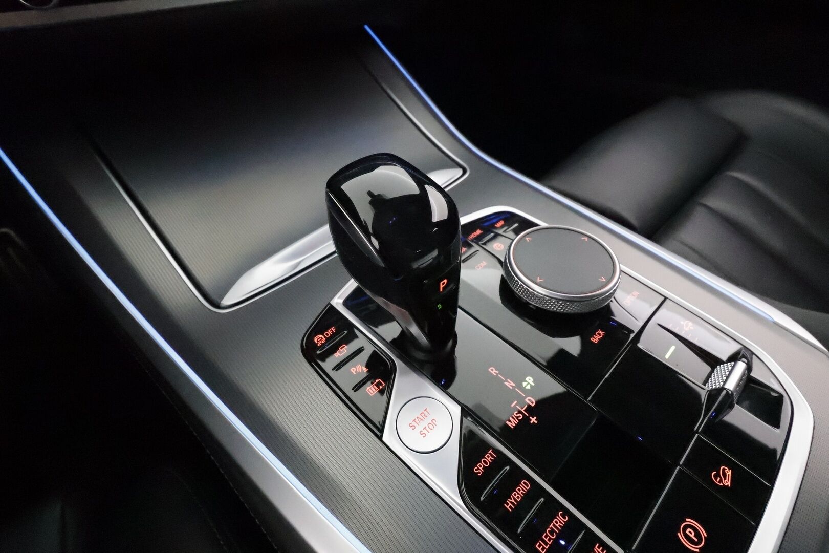 BMW X5 2020 G05 xDrive45e A M-Sport **Adapt.vakkari / HUD / Nelipyöräohjaus / Koukku / 360 Kamera / HiFi / Comfort istuimet** - Super varusteilla / Suomi-auto / Merkkihuollettu / Digimittaristo / Navi / Comfort Access / Ilma-alusta / Adapt.LED / Display Key 