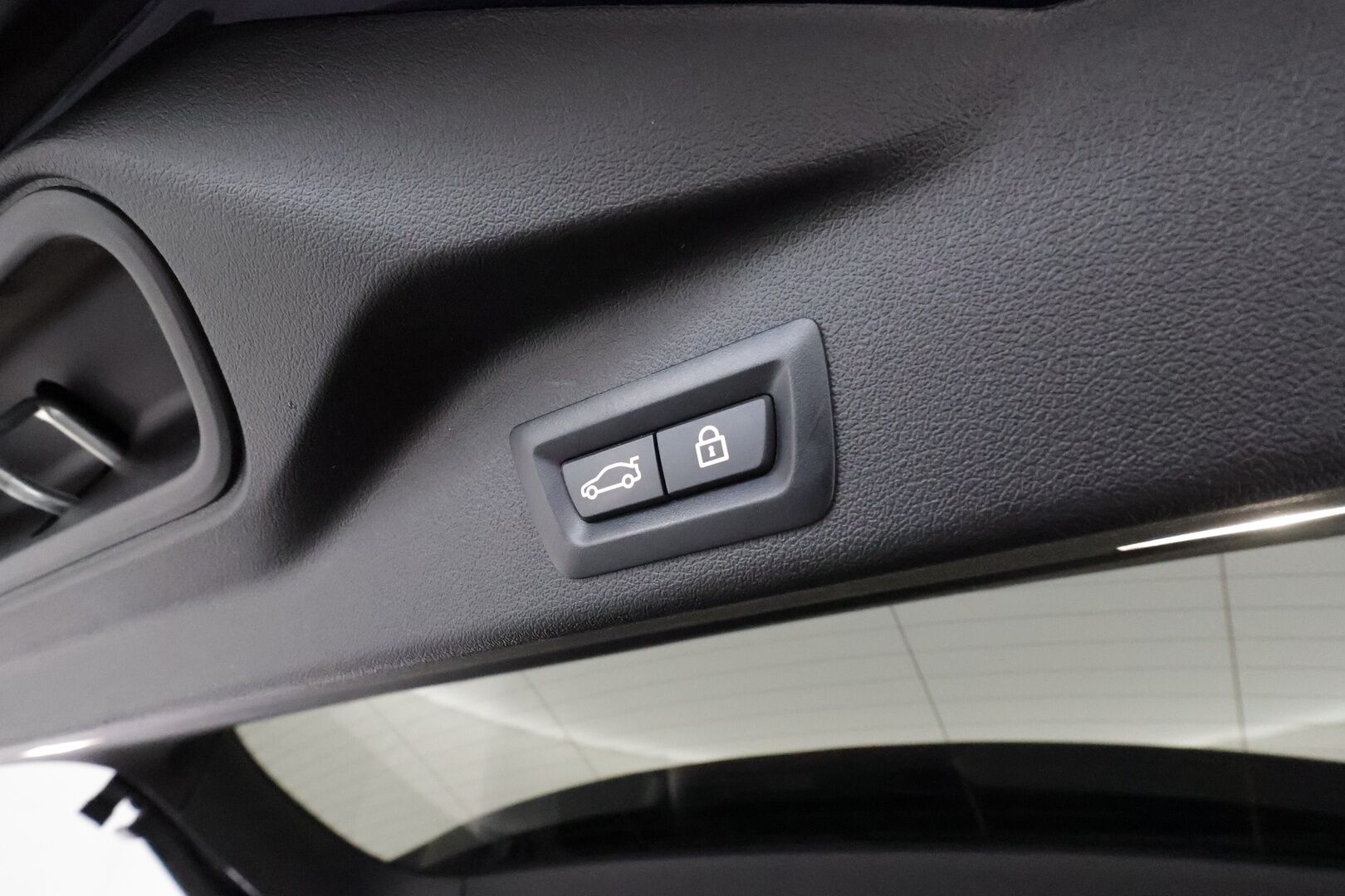 BMW X5 2020 G05 xDrive45e A M-Sport **Adapt.vakkari / HUD / Ilma-alusta / Adapt.LED / Comfort Access / Muistipenkit** - 3,99 % KORKOTARJOUS TÄHÄN AUTOON 31.8. ASTI! - Suomi-auto / Merkkihuollettu / Digimittaristo / Navi / Koukku / Nelipyöräohjaus / Hifit / 360.kamera / Display Key 
