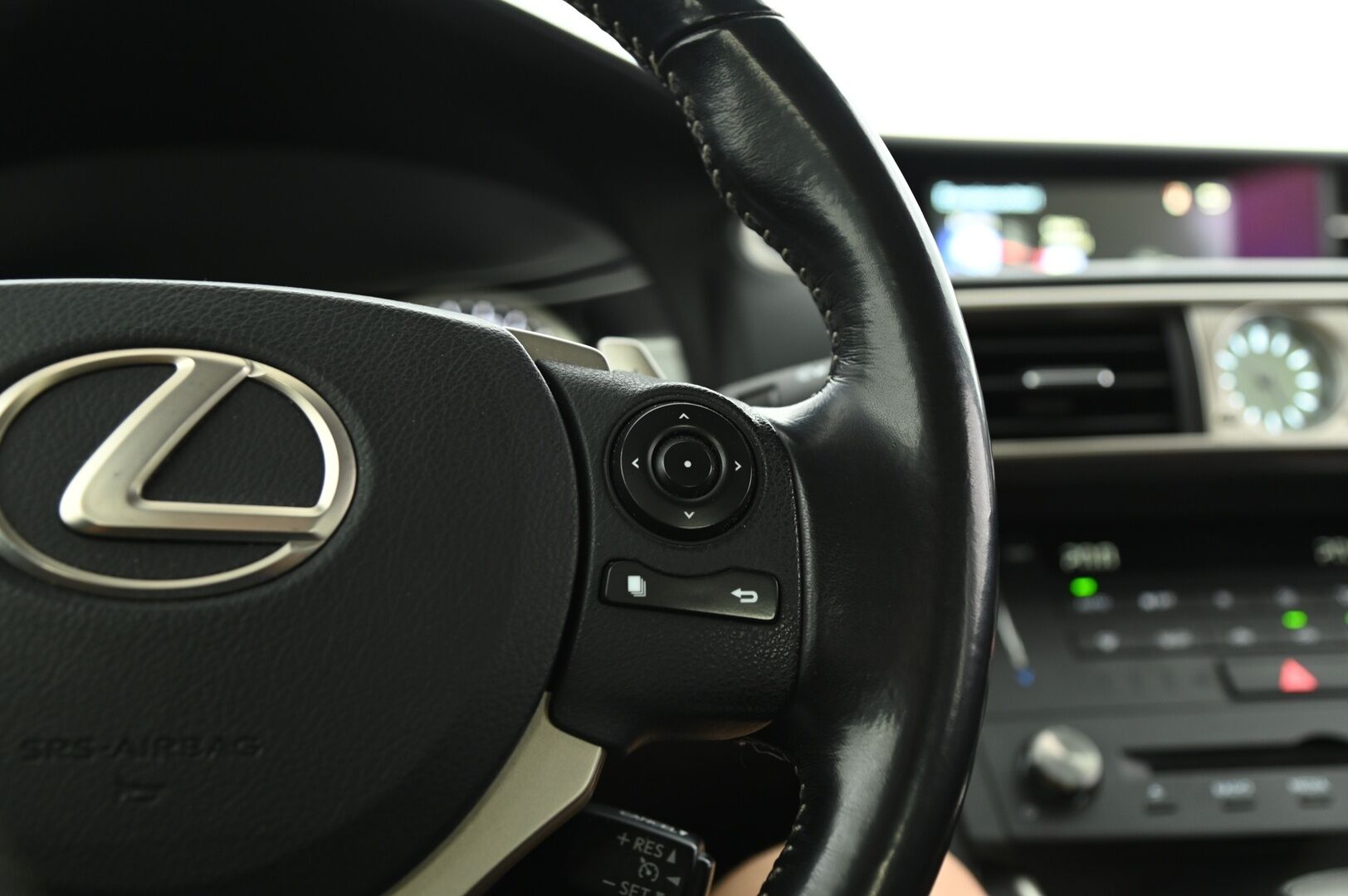 Lexus IS 2015 IS300H Hybrid A Comfort *KeylessGo / Puolinahat / Lohko S.Pistoke / Vakkari / P.Kamera* - Hieno Lexus huippurenkain sekä erittäin särmällä huoltohistorialla!