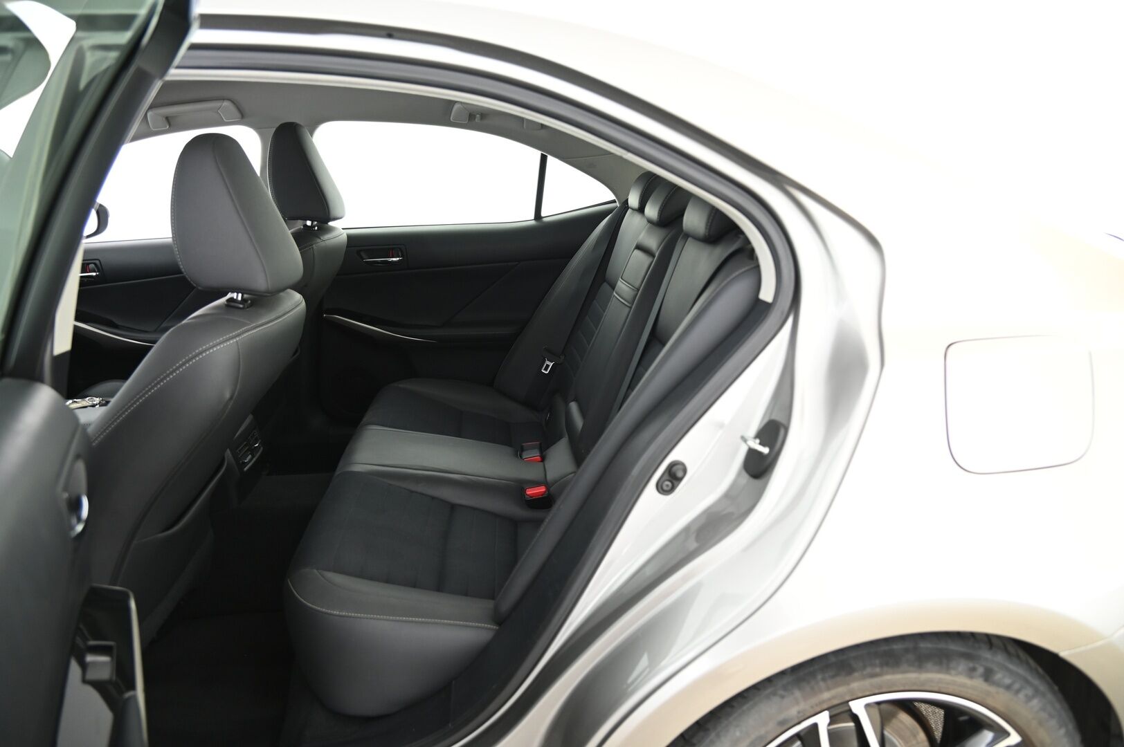 Lexus IS 2015 IS300H Hybrid A Comfort *KeylessGo / Puolinahat / Lohko S.Pistoke / Vakkari / P.Kamera* - Hieno Lexus huippurenkain sekä erittäin särmällä huoltohistorialla!