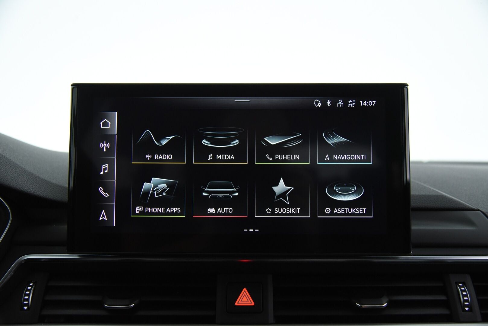 Audi A4 2020 Avant Business S line Comfort Edition 35 TFSI 110 kW MHEV S tronic / B&O / Webasto / Digimittaristo / 360 / Koukku - Katso varusteet! / Suomi-auto / Hierovat sporttipenkit / LED