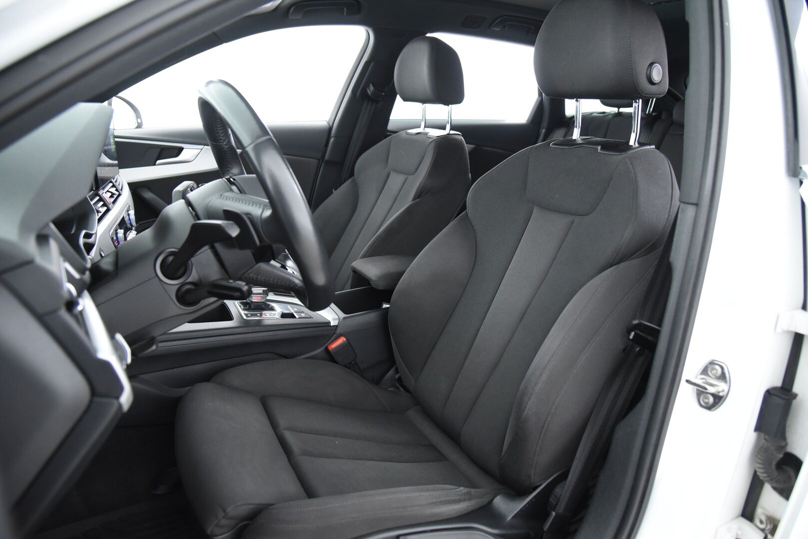 Audi A4 2020 Avant Business S line Comfort Edition 35 TFSI 110 kW MHEV S tronic / B&O / Webasto / Digimittaristo / 360 / Koukku - Katso varusteet! / Suomi-auto / Hierovat sporttipenkit / LED