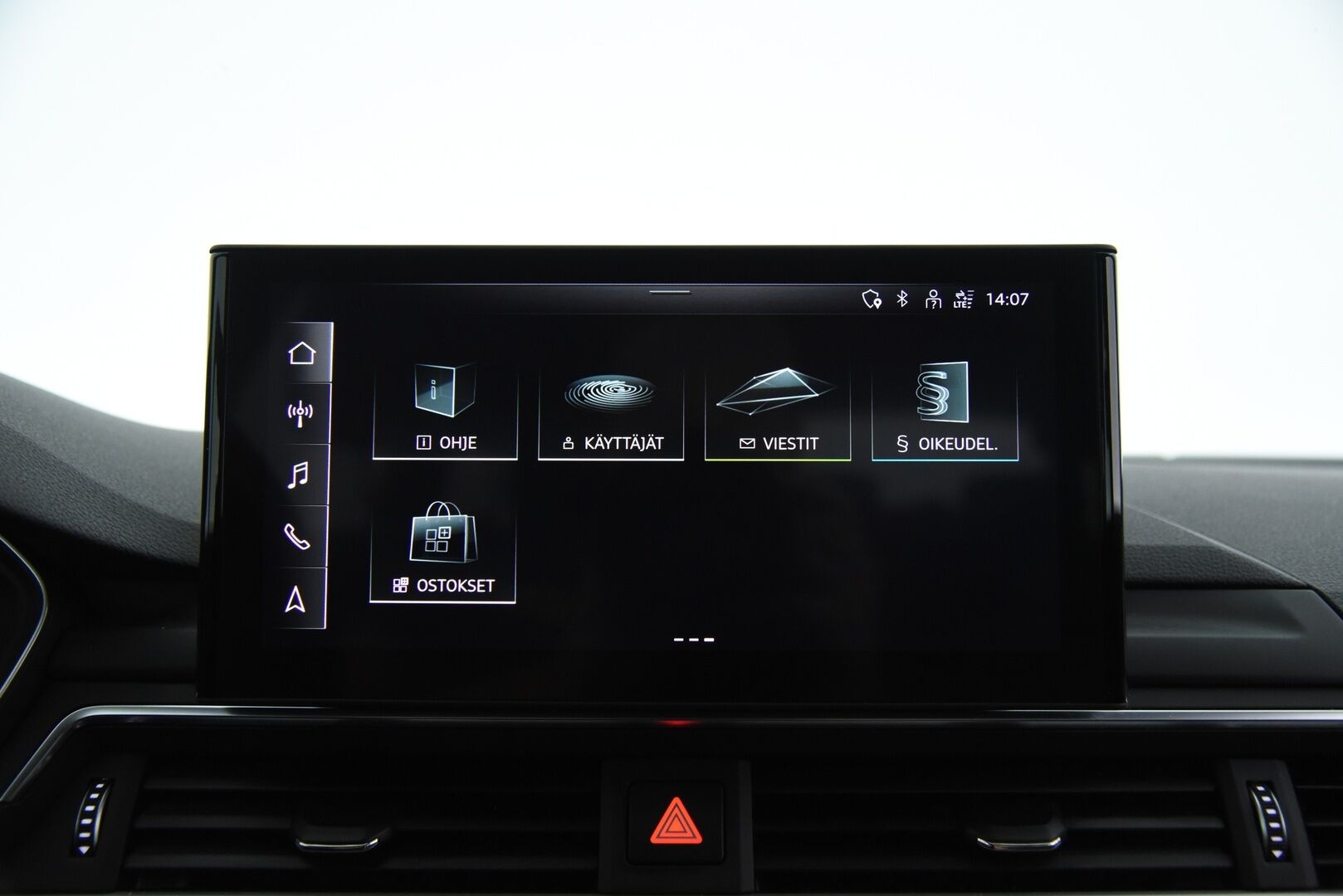 Audi A4 2020 Avant Business S line Comfort Edition 35 TFSI 110 kW MHEV S tronic / B&O / Webasto / Digimittaristo / 360 / Koukku - Katso varusteet! / Suomi-auto / Hierovat sporttipenkit / LED