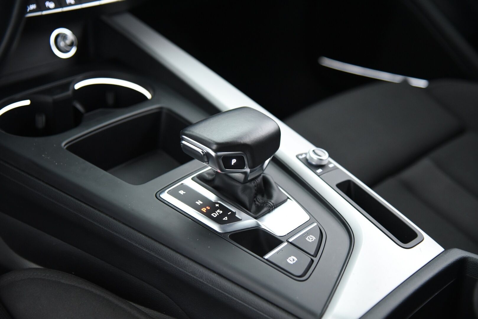 Audi A4 2020 Avant Business S line Comfort Edition 35 TFSI 110 kW MHEV S tronic / B&O / Webasto / Digimittaristo / 360 / Koukku - Katso varusteet! / Suomi-auto / Hierovat sporttipenkit / LED