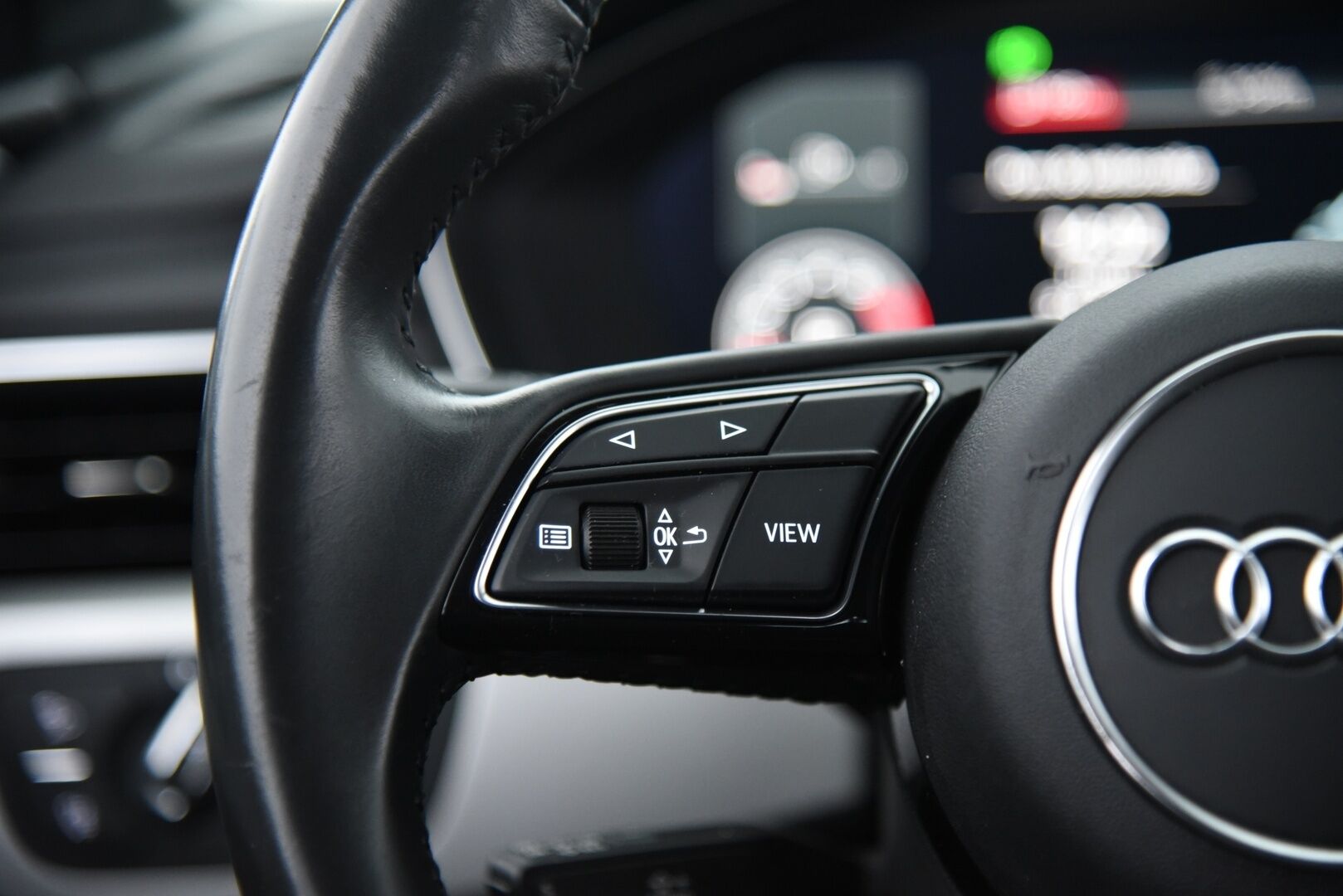 Audi A4 2020 Avant Business S line Comfort Edition 35 TFSI 110 kW MHEV S tronic / B&O / Webasto / Digimittaristo / 360 / Koukku - Katso varusteet! / Suomi-auto / Hierovat sporttipenkit / LED