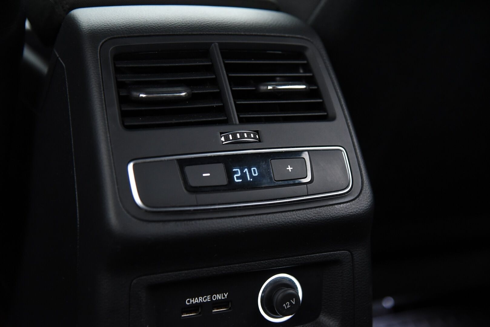 Audi A4 2020 Avant Business S line Comfort Edition 35 TFSI 110 kW MHEV S tronic / B&O / Webasto / Digimittaristo / 360 / Koukku - Katso varusteet! / Suomi-auto / Hierovat sporttipenkit / LED