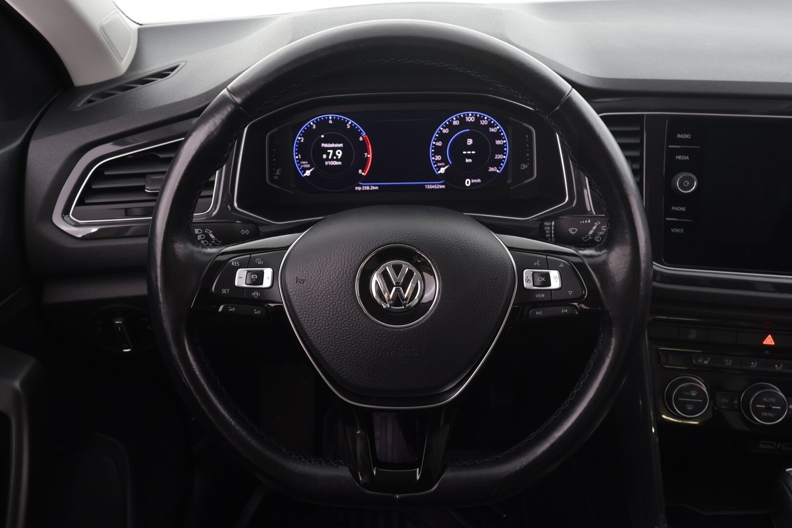 Volkswagen T-Roc 2020 Sport 1,5 TSI EVO 110 kW DSG * ACC / LED / P.tutkat / Koukku / Kaistavahti / Digimittaristo *