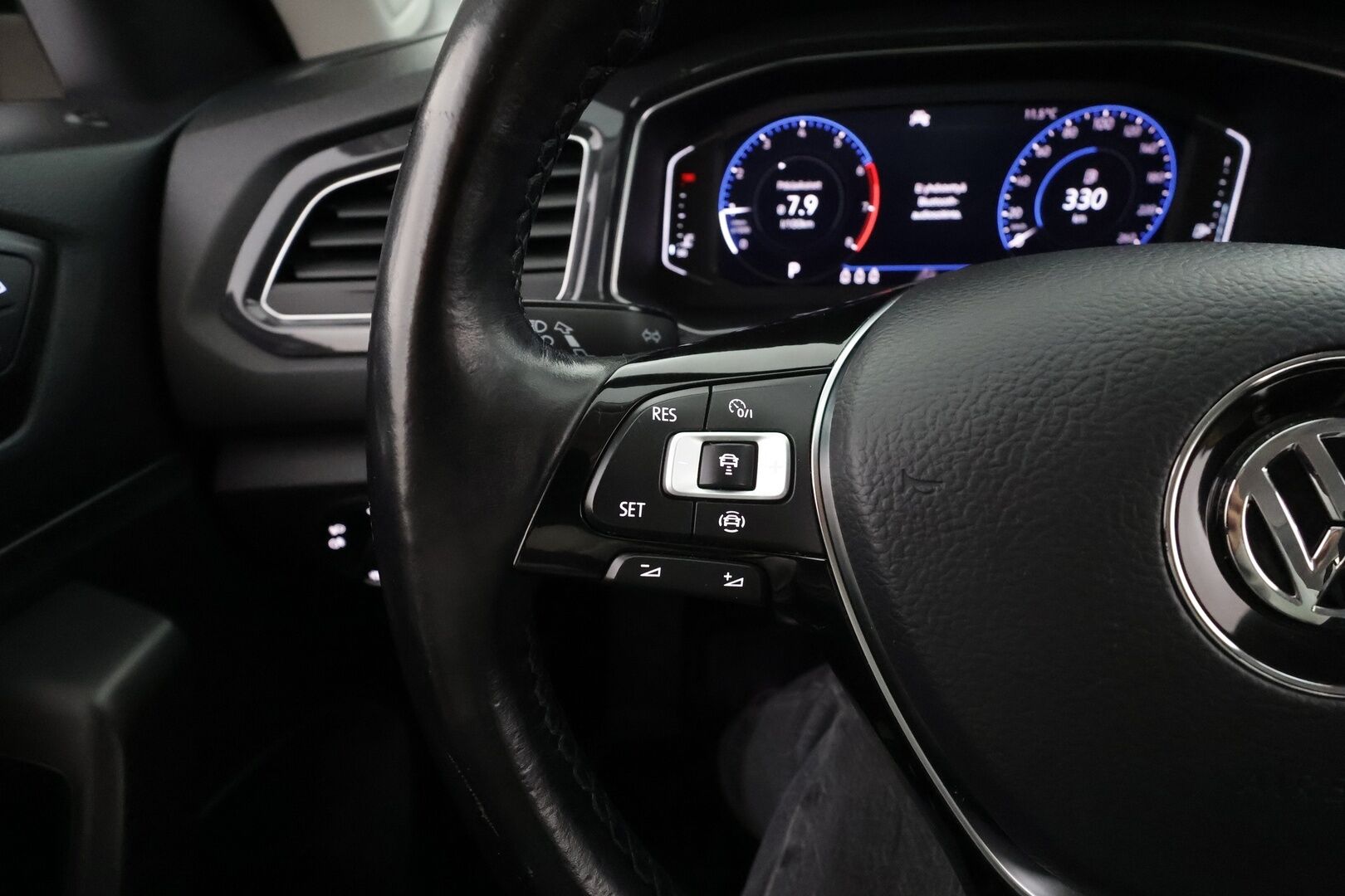 Volkswagen T-Roc 2020 Sport 1,5 TSI EVO 110 kW DSG * ACC / LED / P.tutkat / Koukku / Kaistavahti / Digimittaristo *