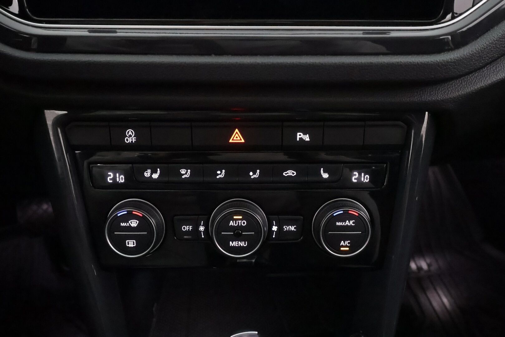 Volkswagen T-Roc 2020 Sport 1,5 TSI EVO 110 kW DSG * ACC / LED / P.tutkat / Koukku / Kaistavahti / Digimittaristo *