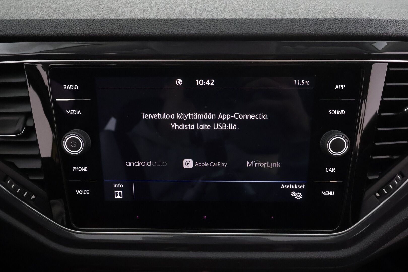 Volkswagen T-Roc 2020 Sport 1,5 TSI EVO 110 kW DSG * ACC / LED / P.tutkat / Koukku / Kaistavahti / Digimittaristo *