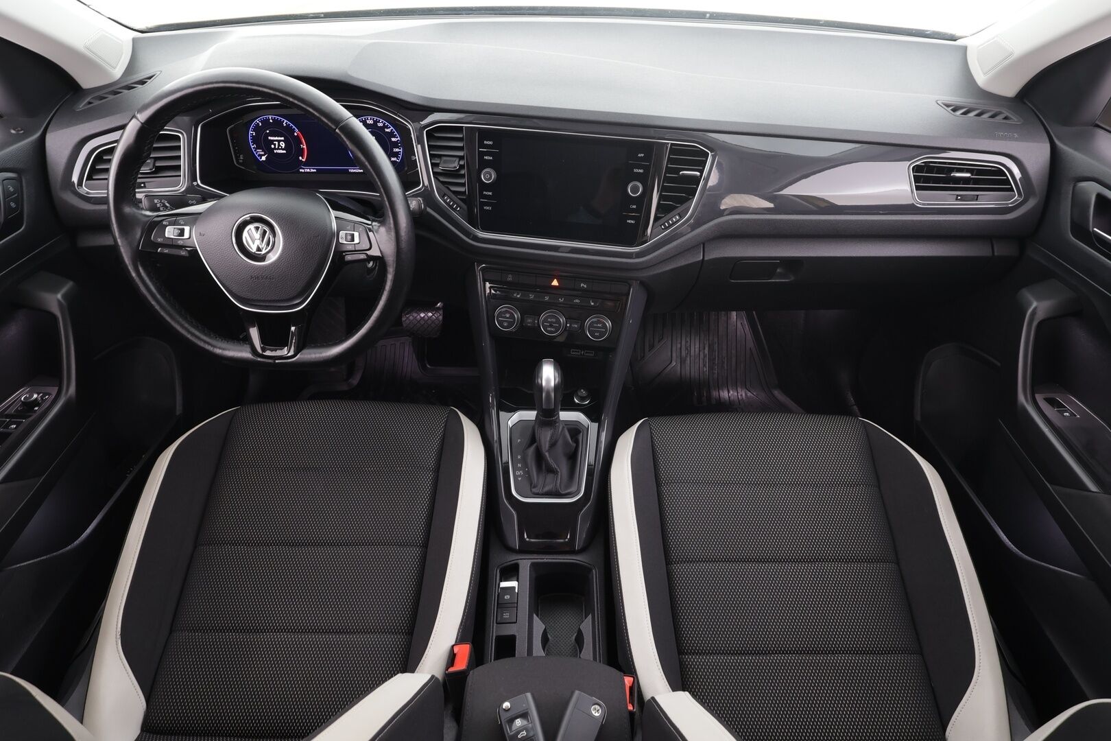 Volkswagen T-Roc 2020 Sport 1,5 TSI EVO 110 kW DSG * ACC / LED / P.tutkat / Koukku / Kaistavahti / Digimittaristo *